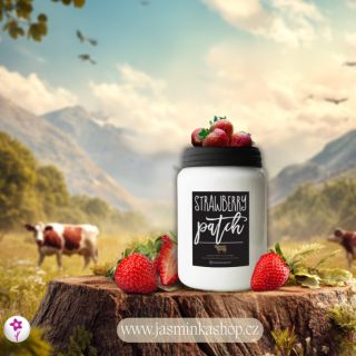 Už jste zaregistrovali tuhle jahodovou fantazii od Milkhouse Candle ? Velká svíčka Strawberry Patch nyní nově na eshopu