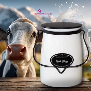 ⚓️Brouzdejte se podél písečného pobřeží, kde se třpytivá voda rozbíjí o skály a zahaluje vás do jemného mlžného oparu....